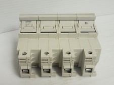 SIEMENS FUSE HOLDER 3NW7-261 22X58 100 A AMP 690V 4P 4 POLE - USED