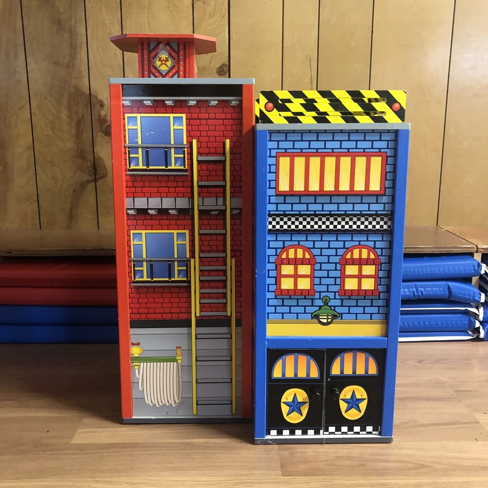 KidKraft ESTACIÓN DE BOMBEROS Trabajo Oficina Juego Pliega Puertas Ventanas Piezas Aleatorias Foto 3 de 4