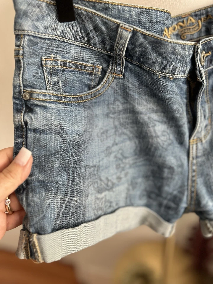 Pantalones Cortos Arizona Jeans Para Mujer Y2K Western Paisley Denim Floral Corte Puños 9 Foto 2 de 4