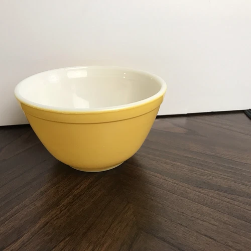 VTG  PYREX Marigold/Yellow Bowl#401 1 1/2PT EVC