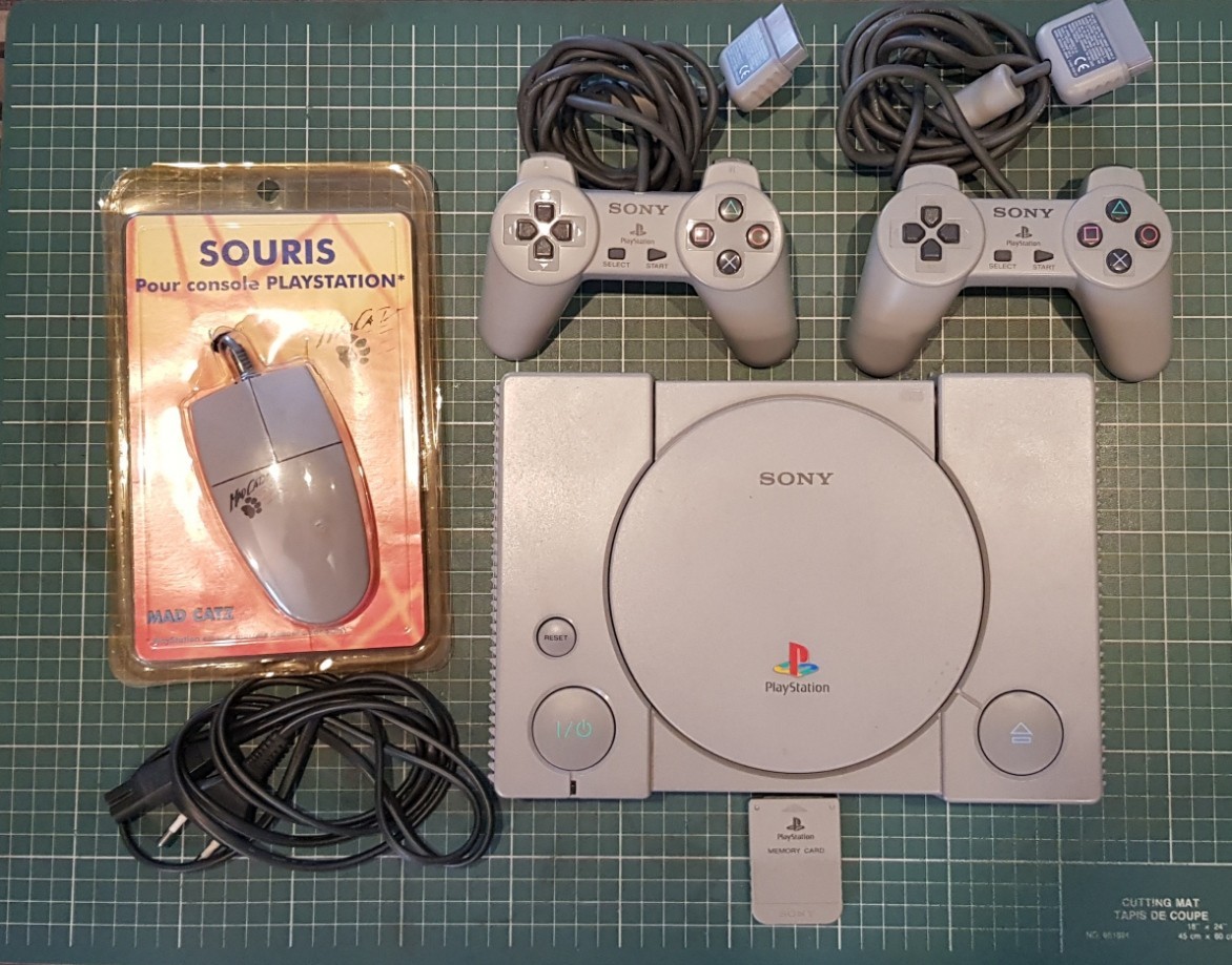 Console Sony PlayStation 1 PS1 SCPH-5552 PAL + 2 manettes + Souris + 9 jeux