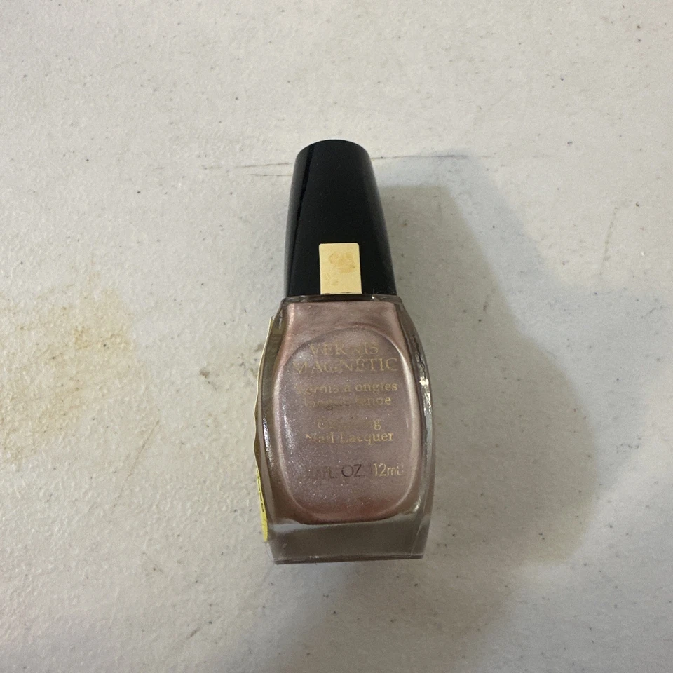 Esmalte de uñas magnético platino Lancome Vernis nuevo Foto 2 de 3