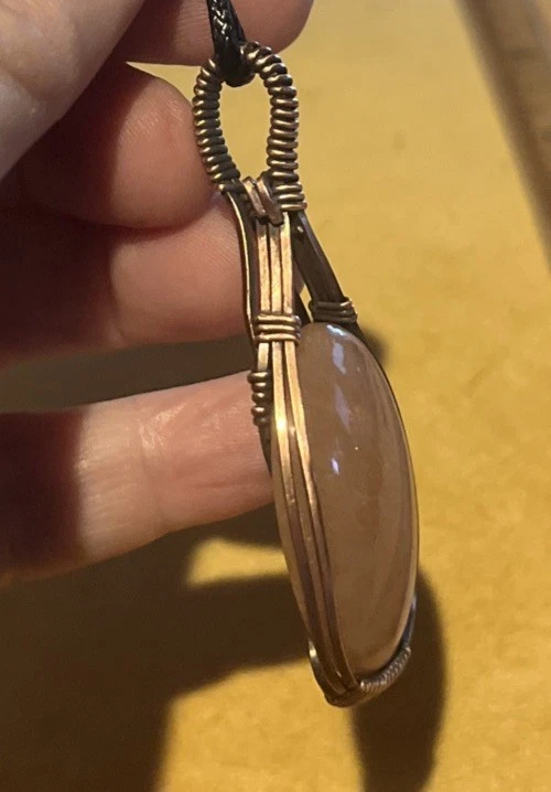 Piedra lunar melocotón ~ Colgante hecho a mano envuelto en alambre de cobre 9g Foto 3 de 4