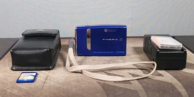 Fujifilm FinePix Z10FD 7.2MP Digital Camera Blue w/Charger Battery SD Case WORKS