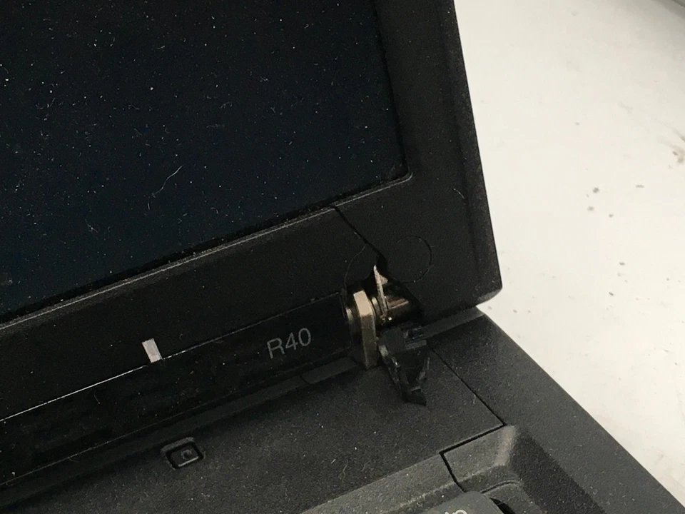 IBM THINKPAD R40 - FOR PARTS/LOCKED BIOS - INTEL PENTIUM M - 128MB RAM -READ- BB - Image 4 of 4