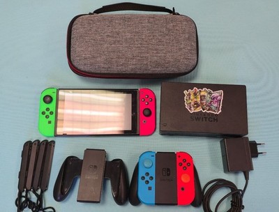 Nintendo Switch V1 (2017, moddbar) + 4 Joy-Cons + Zubehörpaket (Tragetasche,...)