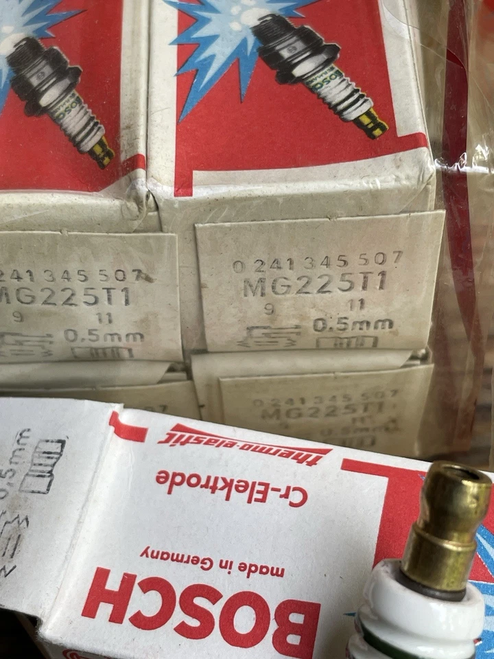 Juego De 6 Bujías BOSCH ~ MG225T1 De Colección Nuevo De Lote Antiguo ~ Raya Verde Dbl Foto 3 de 4