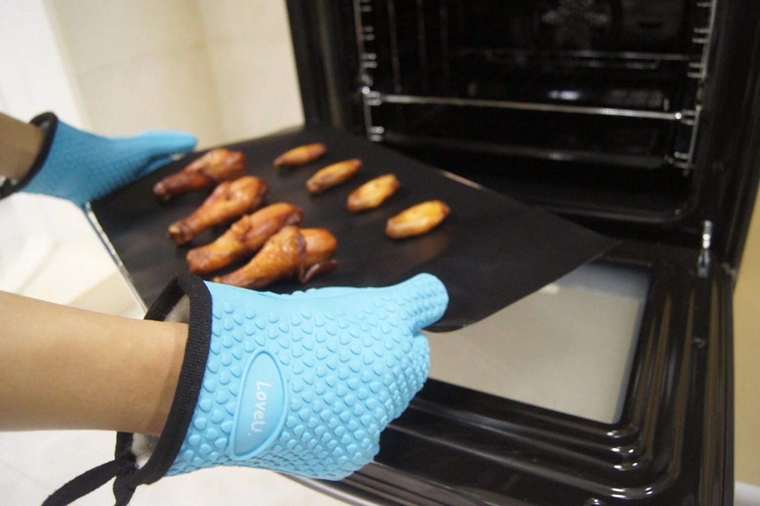 How to Choose Oven Mitts That Actually Protect Your Hands