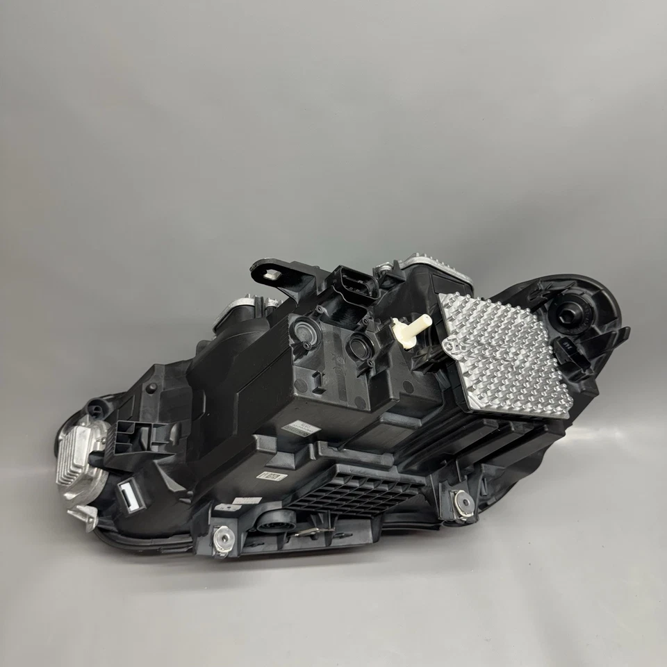 BMW X1 HEADLIGHT RIGHT PASSENGER 2016 2017 2018 2019 LED OEM 63117193712 - Imagem 4 de 4