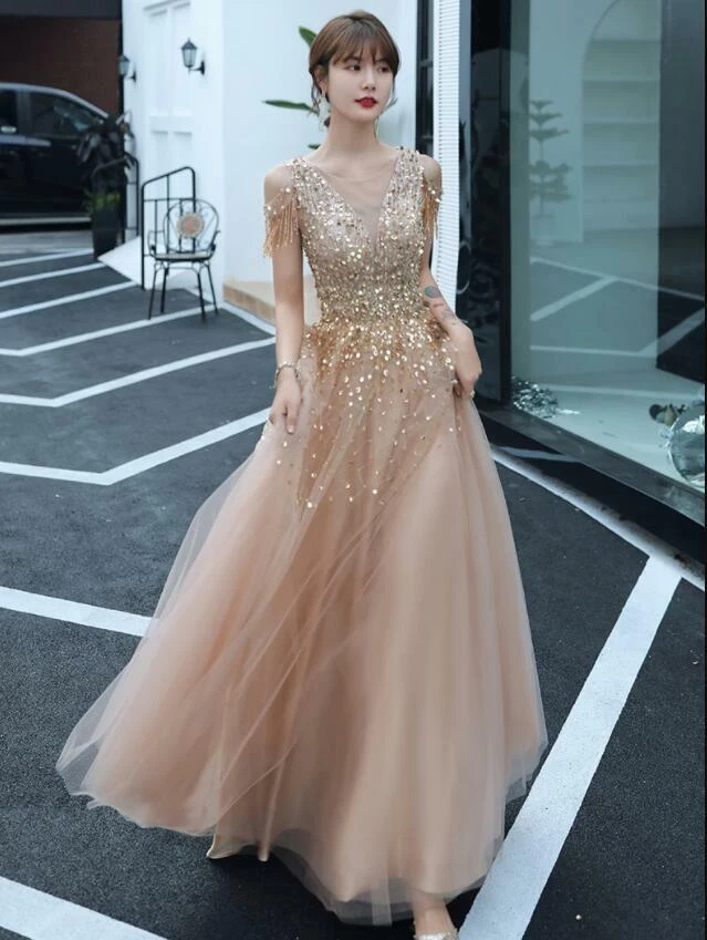 17 Best Gold, Silver and Metallic Prom Dresses 2018 - Cute Gold Gowns