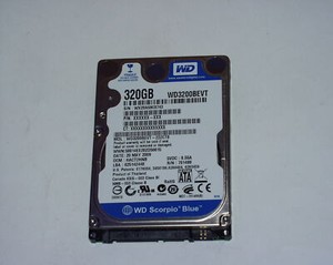 Western Digital WD3200BEVT  320 GB SATA SMART ok Laufzeit 589 Stunden