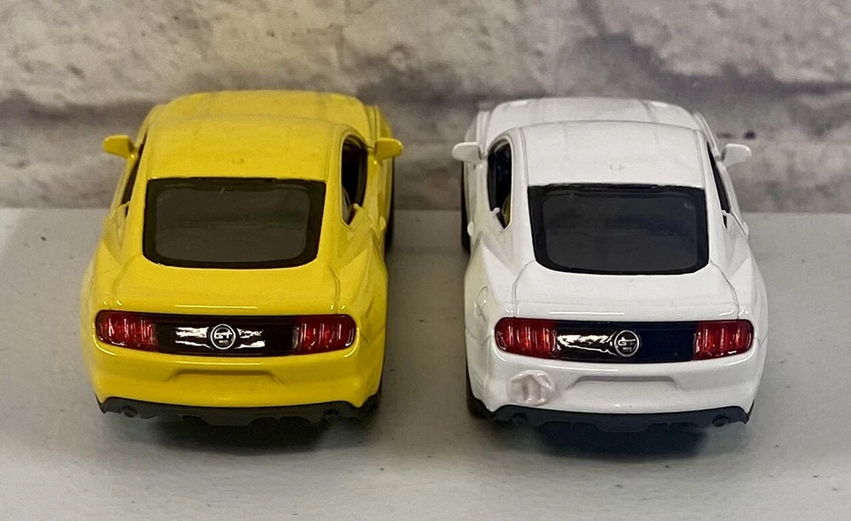 *BRAND NEW* Lot Of 2 Welly Diecast Cars 2015 Ford Mustang GT 5.0 Yellow  4 Inch - Image 4 of 4