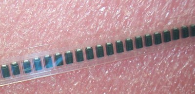 QTY (100) VS-10MQ060N VISHAY DO-214AC 2.1A 60V SCHOTTKY DIODES VS-10MQ060NTRPBF