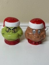 Dr Seuss THE GRINCH  MAX Sculpted Ceramic Salt/Pepper Set CHRISTMAS DECOR NEW