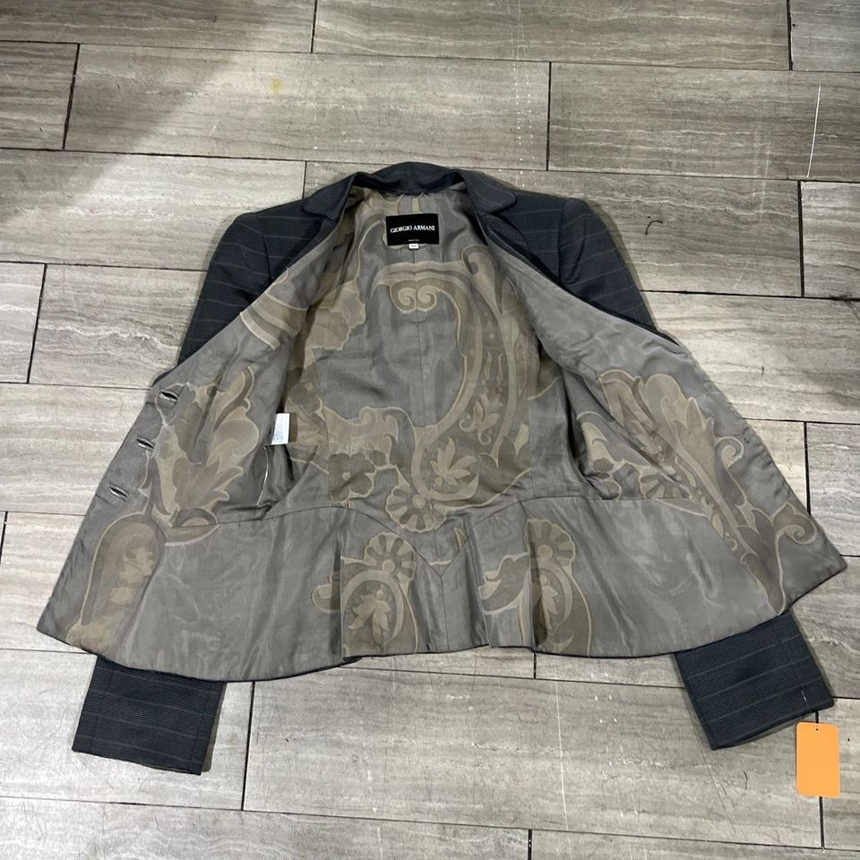 Giorgio Armani Black Label Cashmere/rayon/nylon Jacket size 40 - Image 2 of 4