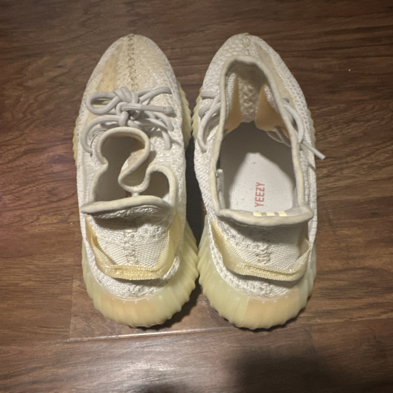 adidas Yeezy Boost 350 V2 Low Top Light 2021 GY3438 x Kanye West Sneaker thumbnail 4