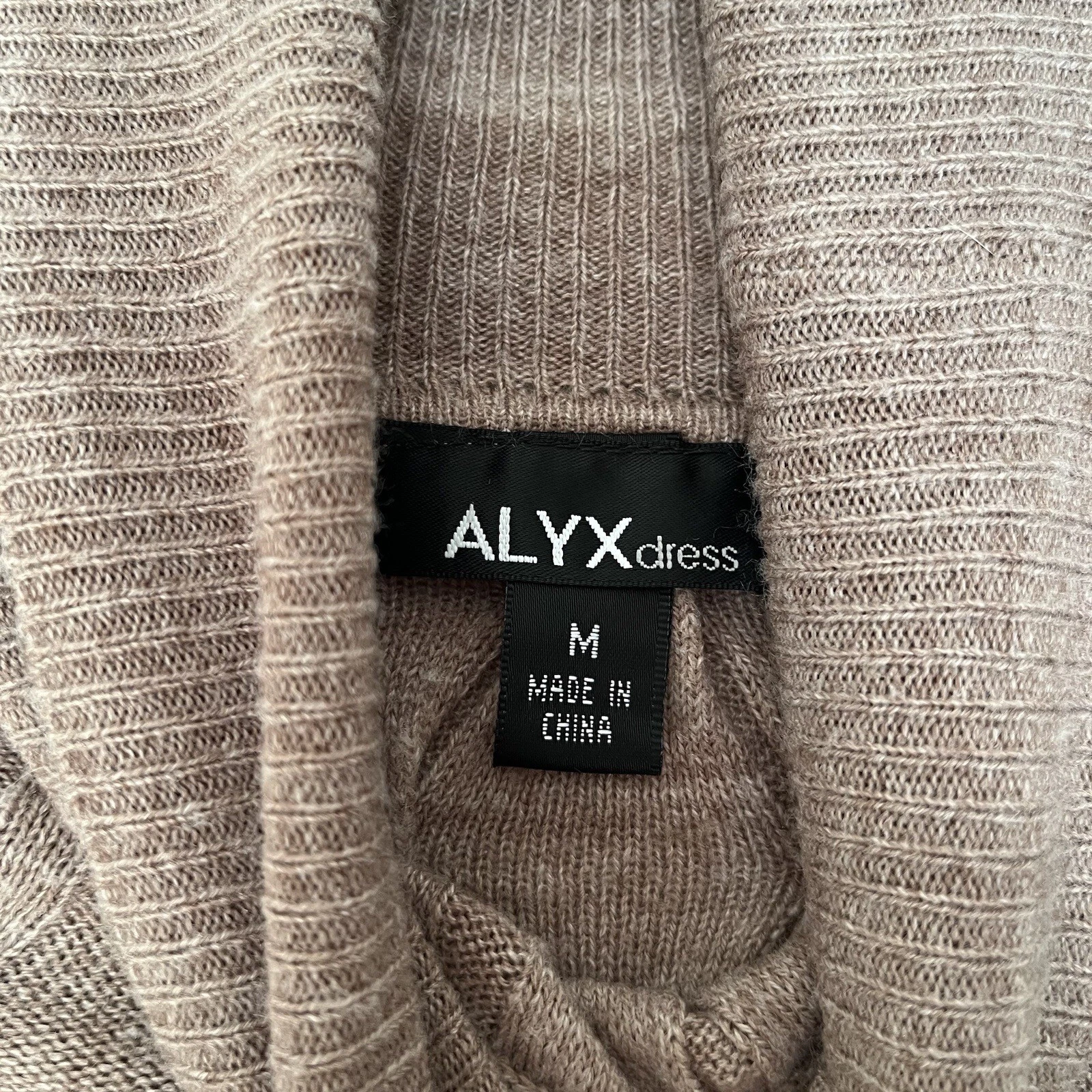 ALYX Vestito maglione donna marrone medio manica a campana colletto drappeggiato vita plissettata