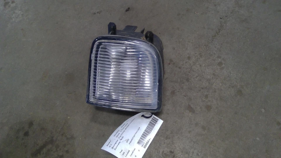 Luz de conducción usada se adapta a: Nissan Pathfinder 2000 parachoques antiniebla montado grado Foto 2 de 4