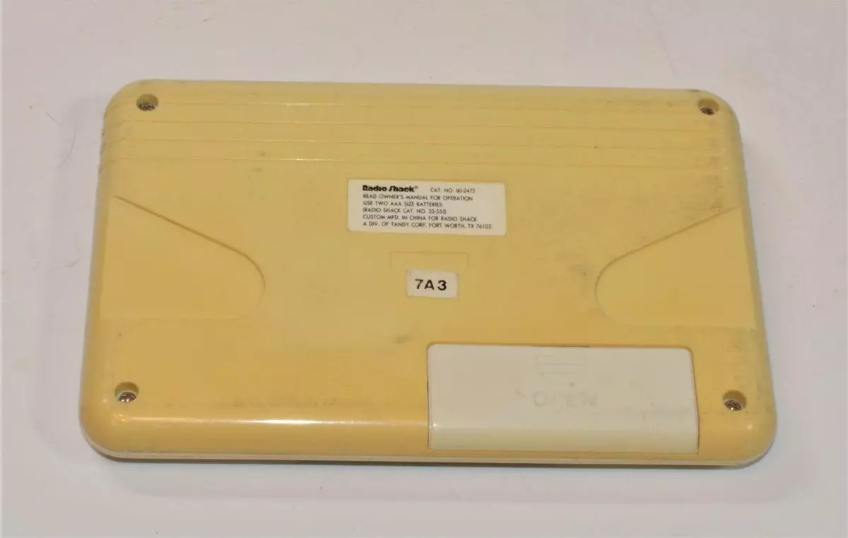 Vintage Radio Shack SPACE WAR SHOOTING Handheld Game 60-2472