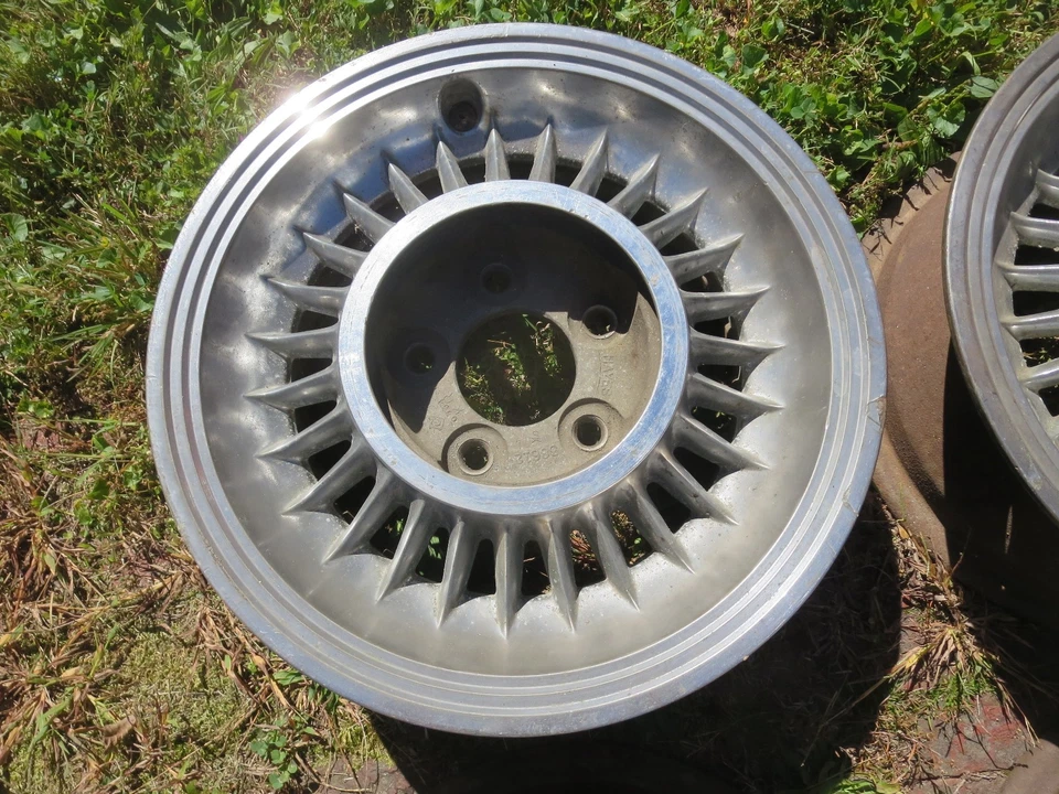 1954 年凯迪拉克 ELDORADO SABRE 车轮 — 第 4/4 张图片