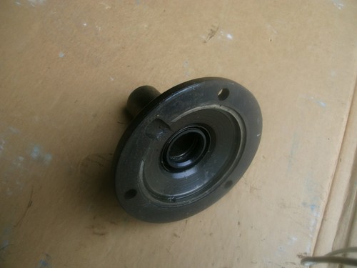 1962 - 1966 FORD MUSTANG FALCON DAGENHAM 4 SPEED 6CYL TRANSMISION INPUT RETAINER - Picture 3 of 3