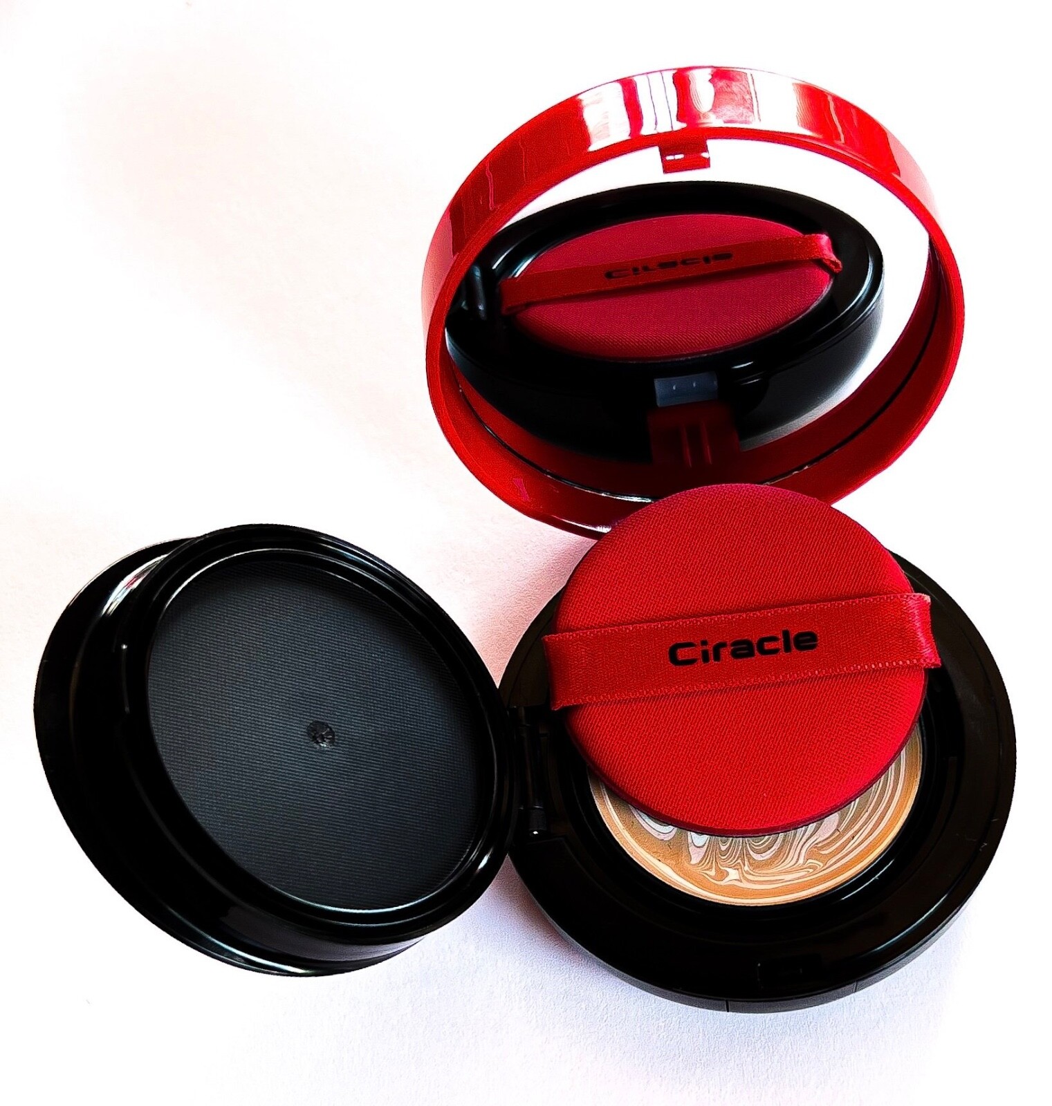 Red Vita Luminant Concealer Pact (SPF50+/PA+++) | Color:Light Biege