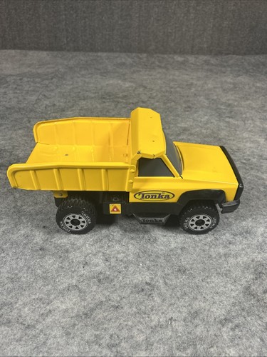 2012 TONKA Yellow Dump Truck Tilt Action Metal Bed & Cab Hasbro Toys - Picture 6 of 10