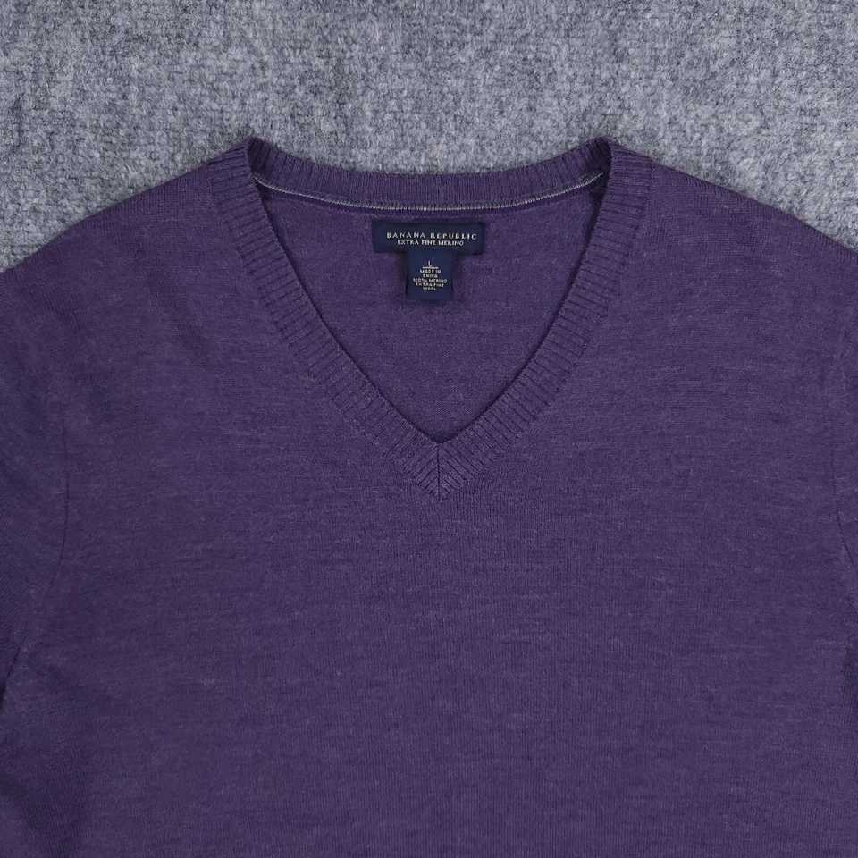 Suéter Banana Republic Para Hombres Grande Púrpura Extra Fino Lana Merino Cuello en V Pullover Foto 3 de 4