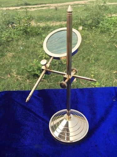 Loupe de table XXL en laiton - Catawiki