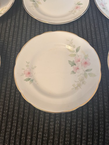 VINTAGE MONTFORT FOR BILTONS 4 X CUPS SAUCERS PLATES IN DELICATE PASTEL BLOSSOM - Picture 2 of 10