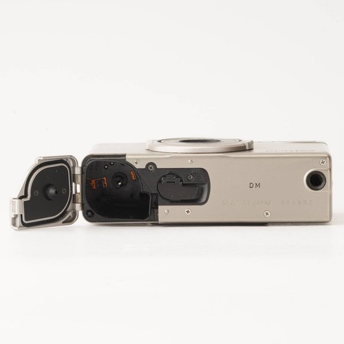 [EXCELLENT Contax T ix / Carl Zeiss Sonnar t 28mm f/2.8 APS Film Camera - Picture 9 of 10