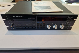 TASCAM DA 30 DAT Recorder / Digital Audio Tape Deck – VOLL FUNKTIONSFÄHIG!