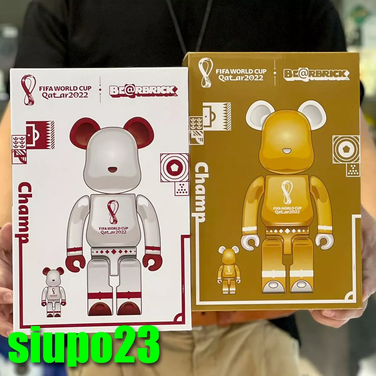 Medicom 400% + 100% Bearbrick ~ FIFA World Cup Qatar 2022 Gold & White Chrome 2