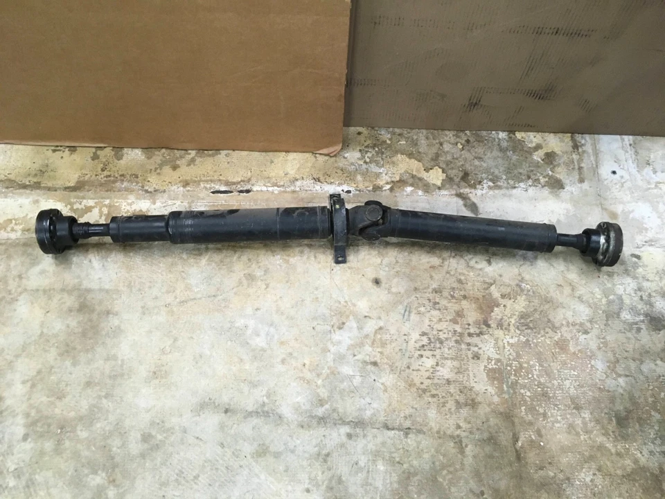 Conjunto de eje de transmisión trasero Land Rover Range Rover HSE 2006-2012 eje de transmisión OEM. Foto 3 de 4