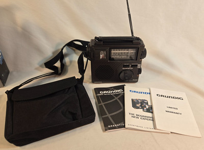 GRUNDIG FR-200 AM FM SW Short Wave Hand Crank Emergency Radio w/Case