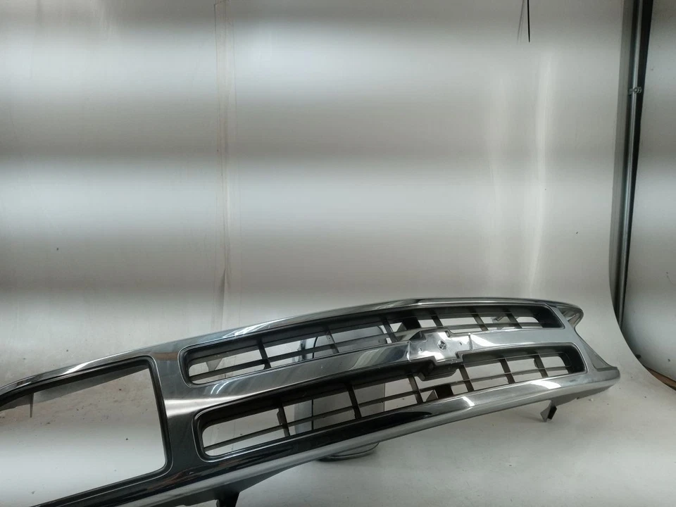 Rejilla Chevrolet sin cromo gris oscuro se adapta a 95-97 S10/S15/SONOMA Blazer Foto 2 de 4