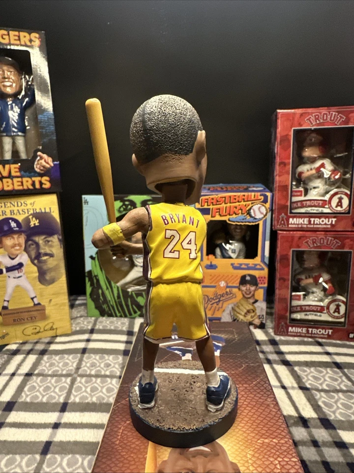 Kobe Bryant Dodgers Bobblehead Dodger Stadium 8/8/2025 Novo em folha na caixa original - Imagem 3 de 4
