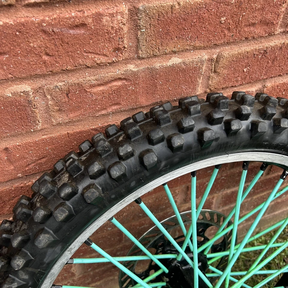 Kawasaki KX125 KX 125 250 500 1988 rueda delantera buje llanta radios completos 41034-117 Foto 4 de 4