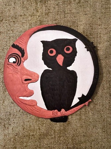 Sie wählen Vintage inspiriert Hoot Eule auf Mann im Mond Halloween Cardstock Dekoration - Bild 1 von 10