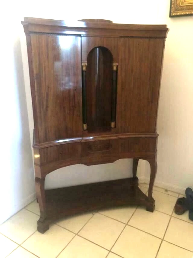 Antiguo armario francés de caoba, armario. Foto 3 de 4