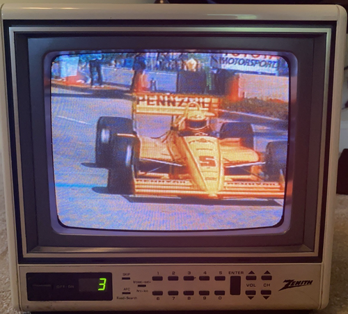 Vintage 80er Zenith D0920A tragbarer 9" Röhrenfernseher/Monitor mit Koax Adapter Retro Gaming