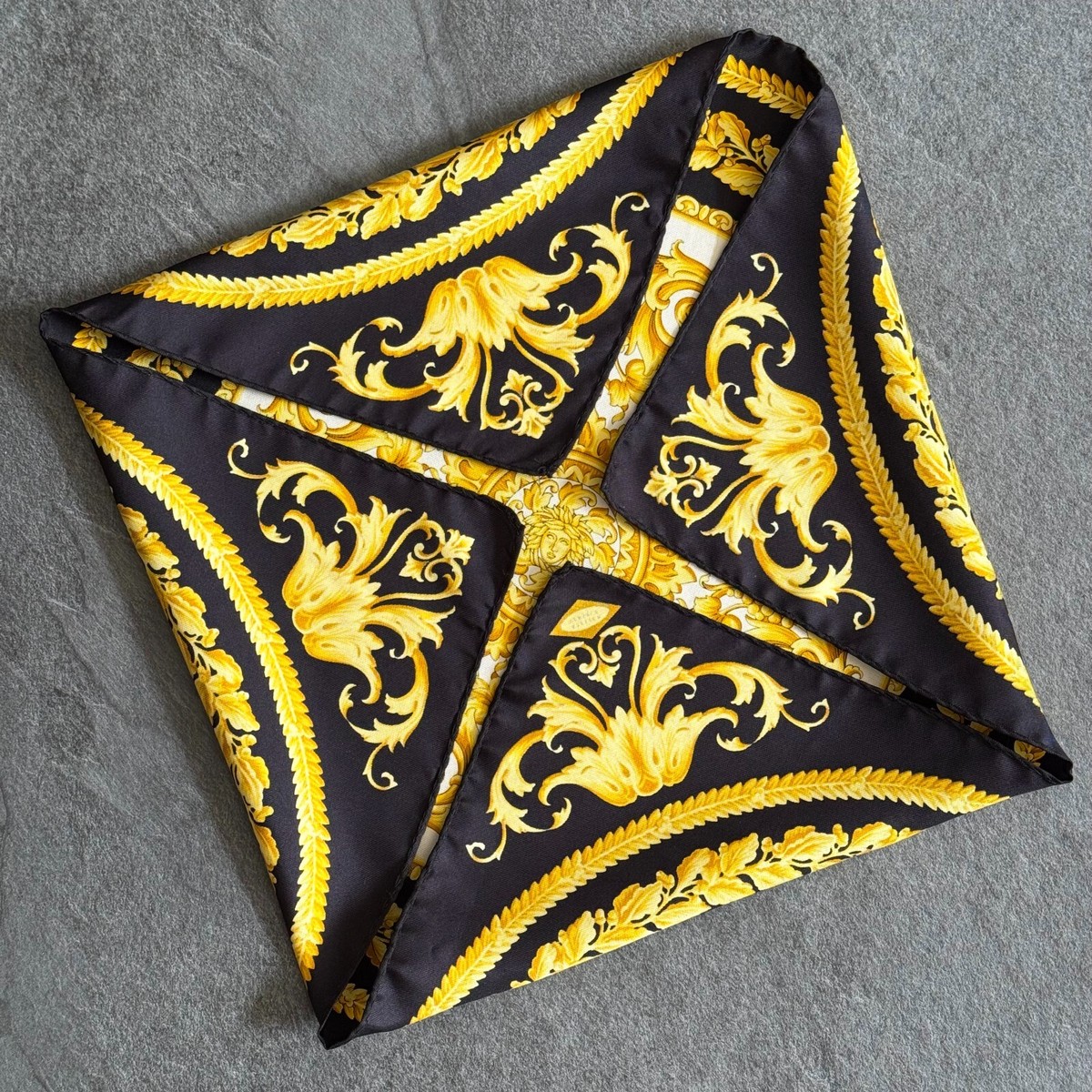 GIANNI VERSACE silk neck scarf Baroque print size 17