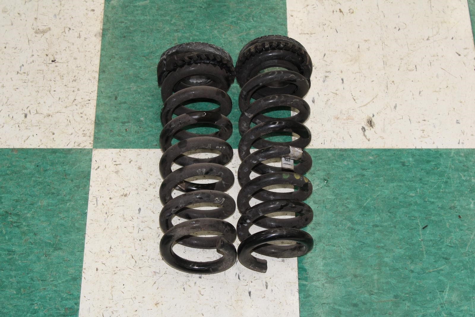 14-19 Ghibli Rear Suspension Pair Driver LH Passenger RH Coil Springs OE Factory