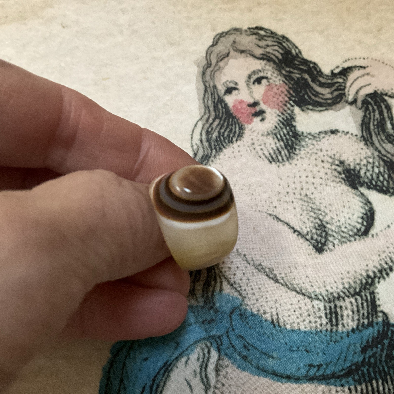 Vintage Interesting Shell Ring - image 4