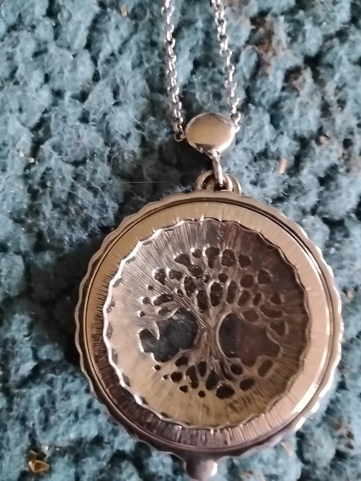 Medallón Tree of Life 17"Lx2" de ancho Foto 2 de 3