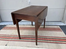Antique Mahogany Federal Hepplewhite Drop-leaf Pembroke Table, Pennsylvania 1800