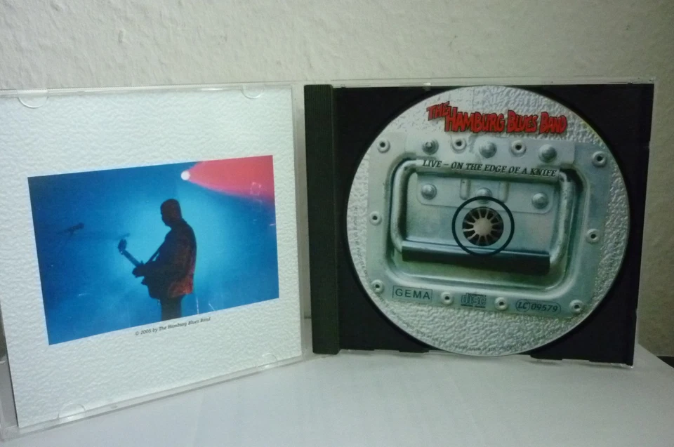 CD The Hamburg Blues Band - Live on the Edge of a Knife - Bild 2 von 3