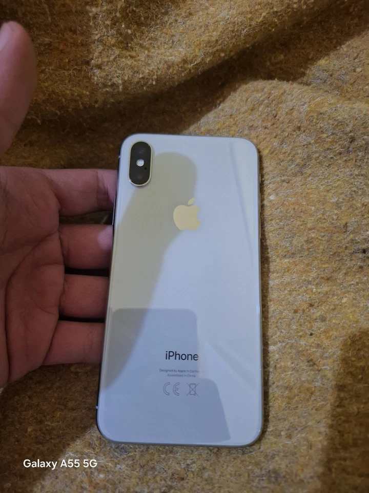 Apple iPhone X - 64 GB - Argento (Sbloccato) - Immagine 2 di 3