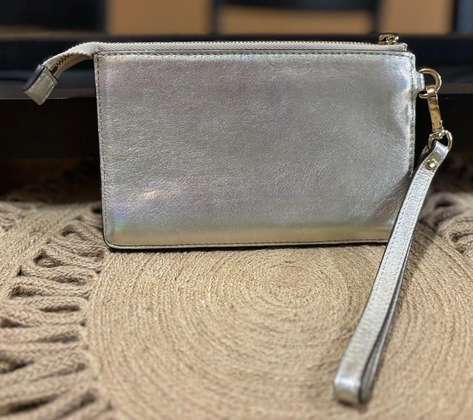 Muñequera grande iridiscente Michael Kors. 2 secciones interiores, tarjeteros Foto 2 de 4