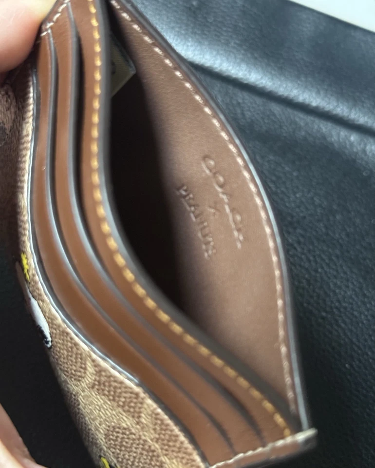 Nuevo con etiquetas Estuche delgado para tarjetas de identificación Coach X Peanuts lona exclusiva con estampado Snoopy CBK55 Foto 4 de 4